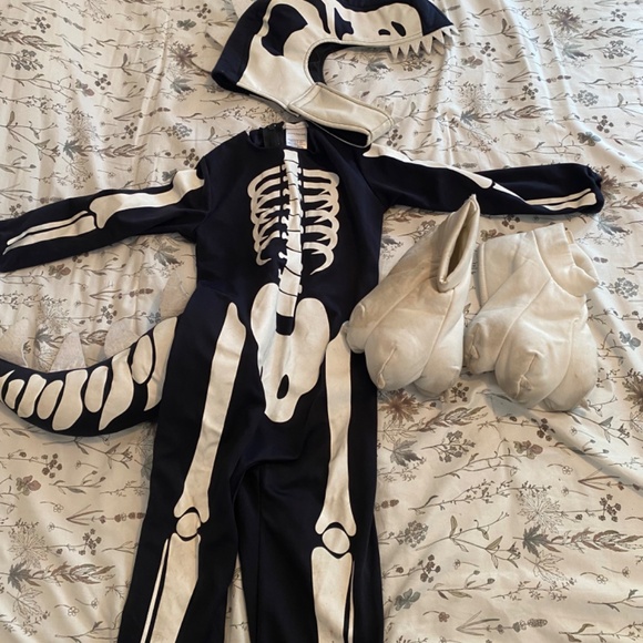 Dinosaur costume(SOLD) - Picture 2 of 4